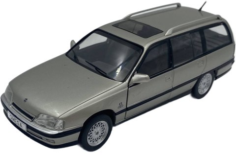 Opel Omega A2 Caravan 1990 model METAL 124165 WhiteBox 1:24 srebrny Opel Omega A2 Caravan 1990 model METAL 124165 WhiteBox 1:24 srebrny