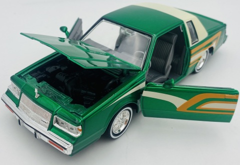 Buick Regal 3,8 SFI Turbo model 1:24 Motormax 79023 Buick Regal 3,8 SFI Turbo model 1:24 Motormax 79023