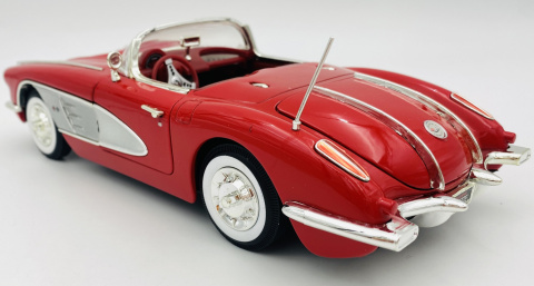 Chevrolet CORVETTE 1958 1:18 model Motormax 73109 czerwony Chevrolet CORVETTE 1958 1:18 model Motormax 73109 czerwony
