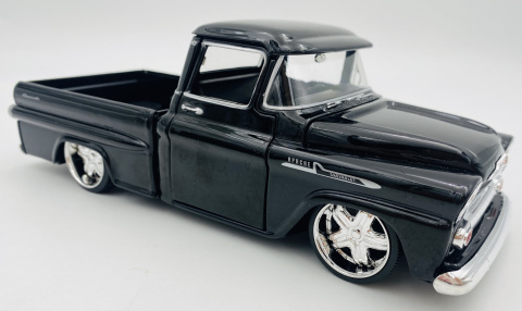 Chevy Apache Fleetside Pickup 1:24 Motormax 79311 czarny Chevy Apache Fleetside Pickup 1:24 Motormax 79311 czarny