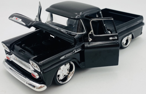 Chevy Apache Fleetside Pickup 1:24 Motormax 79311 czarny Chevy Apache Fleetside Pickup 1:24 Motormax 79311 czarny