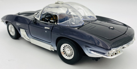 Chevy CORVETTE 1961 Mako Shark concept 1:18 model Motormax 73102 Chevy CORVETTE 1961 Mako Shark concept 1:18 model Motormax 73102