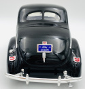 Ford Deluxe 1940 1:18 model Motormax 73108 czarny żółte płomienie
