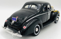 Ford Deluxe 1940 1:18 model Motormax 73108 czarny żółte płomienie