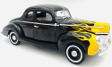 Ford Deluxe 1940 1:18 model Motormax 73108 czarny żółte płomienie