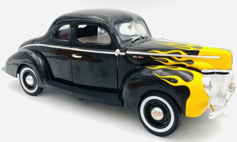 Ford Deluxe 1940 1:18 model Motormax 73108 czarny żółte płomienie Ford Deluxe 1940 1:18 model Motormax 73108 czarny żółte płomienie