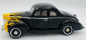 Ford Deluxe 1940 1:18 model Motormax 73108 czarny żółte płomienie
