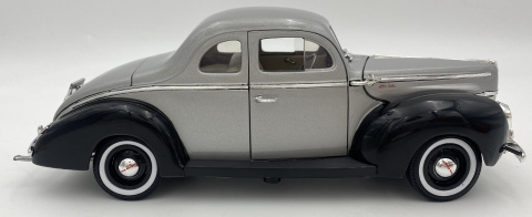 Ford Deluxe 1940 1:18 model Motormax 73108 szary z czarnym Ford Deluxe 1940 1:18 model Motormax 73108 szary z czarnym