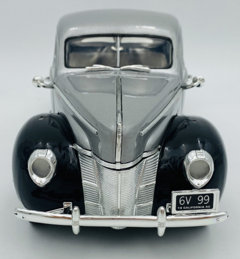 Ford Deluxe 1940 1:18 model Motormax 73108 szary z czarnym Ford Deluxe 1940 1:18 model Motormax 73108 szary z czarnym