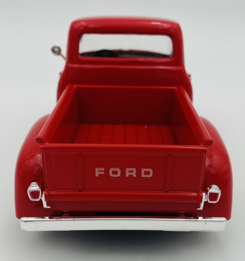 Ford F-100 Pickup 1956 1:24 Motormax 73235 czerwony Ford F-100 Pickup 1956 1:24 Motormax 73235 czerwony