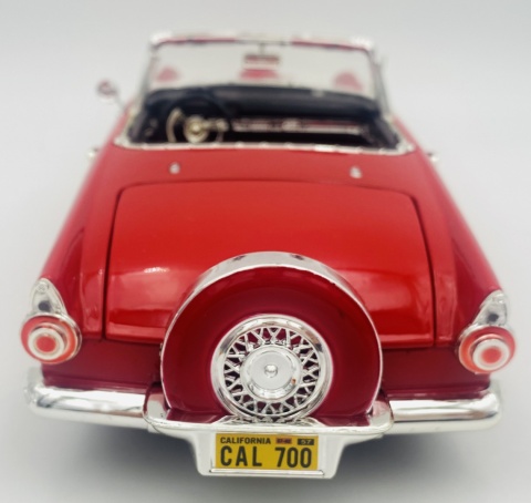 Ford Thunderbird convertible 1956 1:18 model Motormax 73173 czerwony Ford Thunderbird convertible 1956 1:18 model Motormax 73173 czerwony