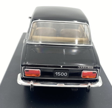 Lada Łada 1500 1977 model METAL 124237 WhiteBox 1:24 czarny Lada Łada 1500 1977 model METAL 124237 WhiteBox 1:24 czarny