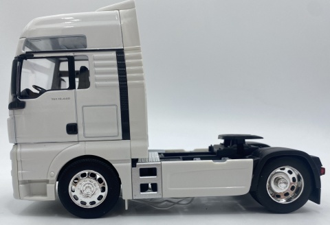 MAN TGX ciągnik siodłowy model WELLY 32650 metal 1:32 biały MAN TGX ciągnik siodłowy model WELLY 32650 metal 1:32 biały