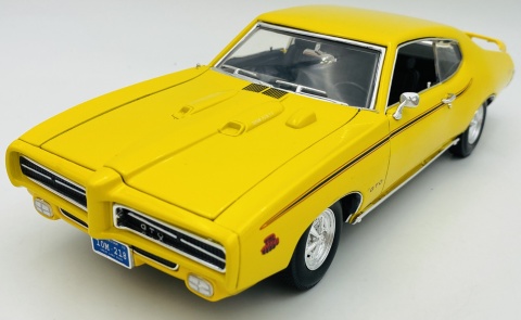 Pontiac GTO Judge (1969) 1:18 model Motormax 73133 żółty Pontiac GTO Judge (1969) 1:18 model Motormax 73133 żółty