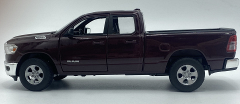 RAM 1500 Hemi 2019 Bighorn pickup model Welly 1:27 bordowy RAM 1500 Hemi 2019 Bighorn pickup model Welly 1:27 bordowy