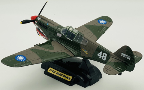 Samolot Curtiss P-40 Warhawk duży model podstawka METAL Motormax Samolot Curtiss P-40 Warhawk duży model podstawka METAL Motormax