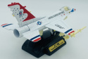 Samolot F-16 Fighting Falcon duży model podstawka METAL Motormax biały z uzbrojeniem