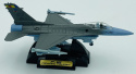 Samolot F-16 Fighting Falcon duży model podstawka METAL Motormax z uzbrojeniem