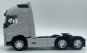 VOLVO FH 500 3 osiowy ciągnik siodłowy model WELLY metal 1:32 srebrny