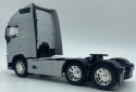 VOLVO FH 500 3 osiowy ciągnik siodłowy model WELLY metal 1:32 srebrny