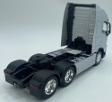VOLVO FH 500 3 osiowy ciągnik siodłowy model WELLY metal 1:32 srebrny