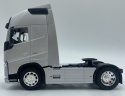 VOLVO FH 500 ciągnik model WELLY metal 1:32 32690S srebrny