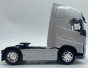 VOLVO FH 500 ciągnik model WELLY metal 1:32 32690S srebrny