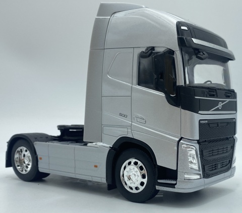 VOLVO FH 500 ciągnik model WELLY metal 1:32 32690S srebrny VOLVO FH 500 ciągnik model WELLY metal 1:32 32690S srebrny