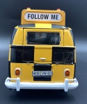 VW Type 2 (T1) Airport Runway Follow Me model 1:24 Motormax 79572