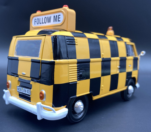 VW Type 2 (T1) Airport Runway Follow Me model 1:24 Motormax 79572 VW Type 2 (T1) Airport Runway Follow Me model 1:24 Motormax 79572