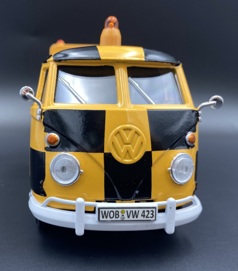 VW Type 2 (T1) Airport Runway Follow Me model 1:24 Motormax 79572 VW Type 2 (T1) Airport Runway Follow Me model 1:24 Motormax 79572