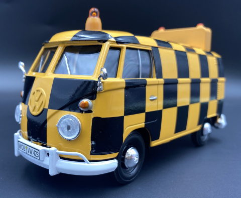 VW Type 2 (T1) Airport Runway Follow Me model 1:24 Motormax 79572 VW Type 2 (T1) Airport Runway Follow Me model 1:24 Motormax 79572
