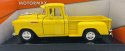 Chevy 3100 Stepside Pickup 1957 model 1:24 Motormax 79381 zółty