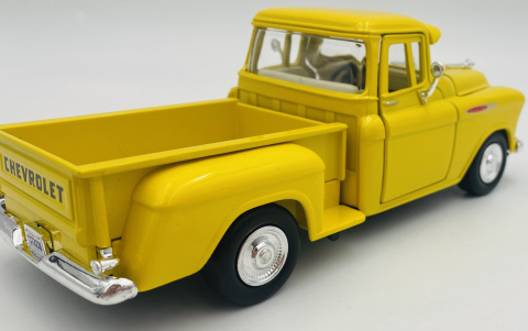 Chevy 3100 Stepside Pickup 1957 model 1:24 Motormax 79381 zółty Chevy 3100 Stepside Pickup 1957 model 1:24 Motormax 79381 zółty
