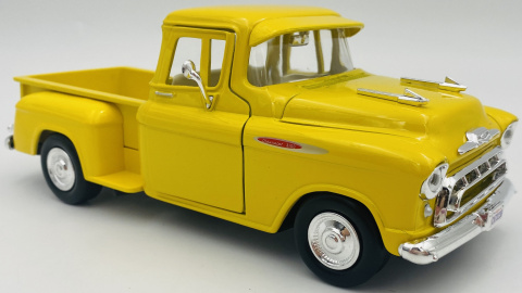 Chevy 3100 Stepside Pickup 1957 model 1:24 Motormax 79381 zółty Chevy 3100 Stepside Pickup 1957 model 1:24 Motormax 79381 zółty