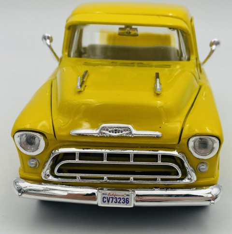 Chevy 3100 Stepside Pickup 1957 model 1:24 Motormax 79381 zółty Chevy 3100 Stepside Pickup 1957 model 1:24 Motormax 79381 zółty