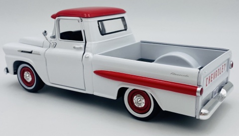 Chevy Apache Fleetside Pickup 1:24 Motormax 79311 biały - czerwony dach Chevy Apache Fleetside Pickup 1:24 Motormax 79311 biały - czerwony dach