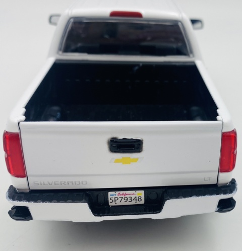 Chevy Silverado 1500 LT-Z71 2017 1:27 Motormax 79348 biały Chevy Silverado 1500 LT-Z71 2017 1:27 Motormax 79348 biały