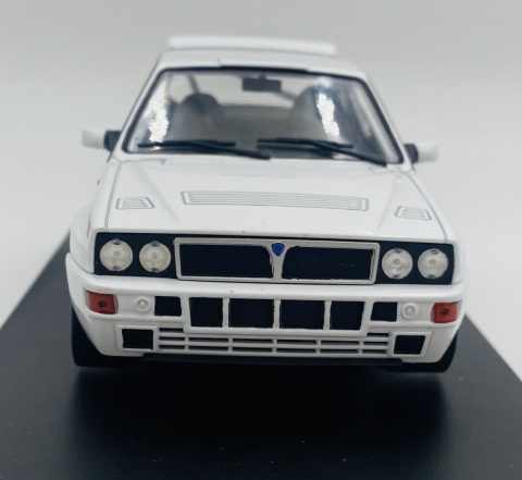 Lancia Delta Integrale (1989) model WB124238 METAL WhiteBox 1:24 biały Lancia Delta Integrale (1989) model WB124238 METAL WhiteBox 1:24 biały