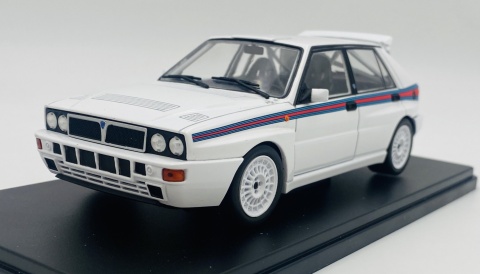Lancia Delta Integrale (1989) model WB124238 METAL WhiteBox 1:24 biały Lancia Delta Integrale (1989) model WB124238 METAL WhiteBox 1:24 biały