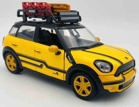 MINI Cooper S Countryman z bagażkiem dachowym model 1:24 Motormax 79752 MINI Cooper S Countryman z bagażkiem dachowym model 1:24 Motormax 79752