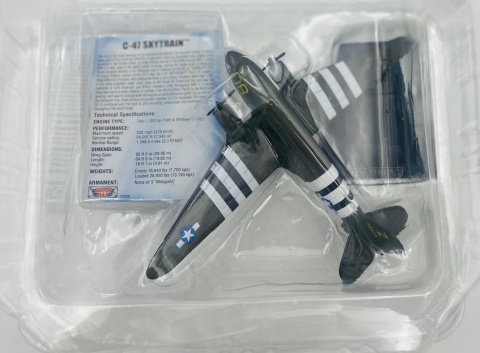 Samolot Boeing C-47 Skytrain Dakota model podstawka METAL Motormax Samolot Boeing C-47 Skytrain Dakota model podstawka METAL Motormax