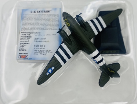 Samolot Boeing C-47 Skytrain Dakota model podstawka METAL Motormax Samolot Boeing C-47 Skytrain Dakota model podstawka METAL Motormax