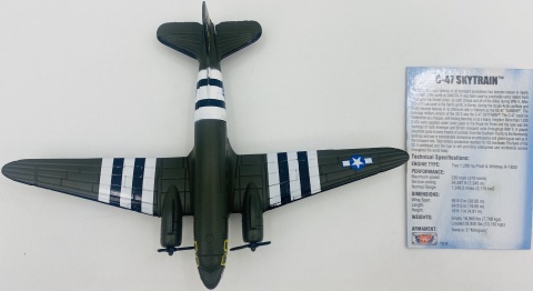 Samolot Boeing C-47 Skytrain Dakota model podstawka METAL Motormax Samolot Boeing C-47 Skytrain Dakota model podstawka METAL Motormax