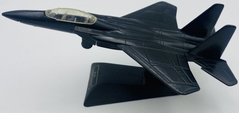 Samolot Boeing F-15 Strike Eagle model podstawka METAL Motormax czarny Samolot Boeing F-15 Strike Eagle model podstawka METAL Motormax czarny