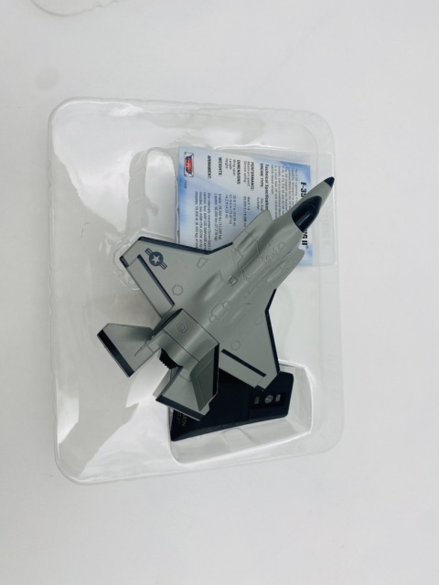 Samolot Lockheed Martin F-35 Lightning II model podstawka METAL Motormax Samolot Lockheed Martin F-35 Lightning II model podstawka METAL Motormax