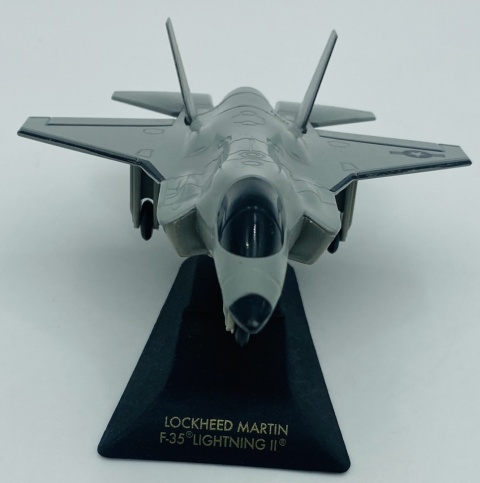 Samolot Lockheed Martin F-35 Lightning II model podstawka METAL Motormax Samolot Lockheed Martin F-35 Lightning II model podstawka METAL Motormax
