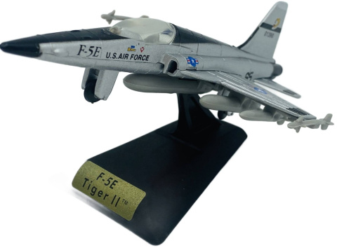 Samolot Northrop F-5E Tiger II model podstawka METAL Motormax Samolot Northrop F-5E Tiger II model podstawka METAL Motormax