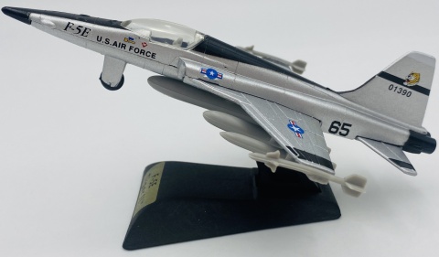 Samolot Northrop F-5E Tiger II model podstawka METAL Motormax Samolot Northrop F-5E Tiger II model podstawka METAL Motormax