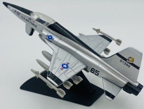 Samolot Northrop F-5E Tiger II model podstawka METAL Motormax Samolot Northrop F-5E Tiger II model podstawka METAL Motormax